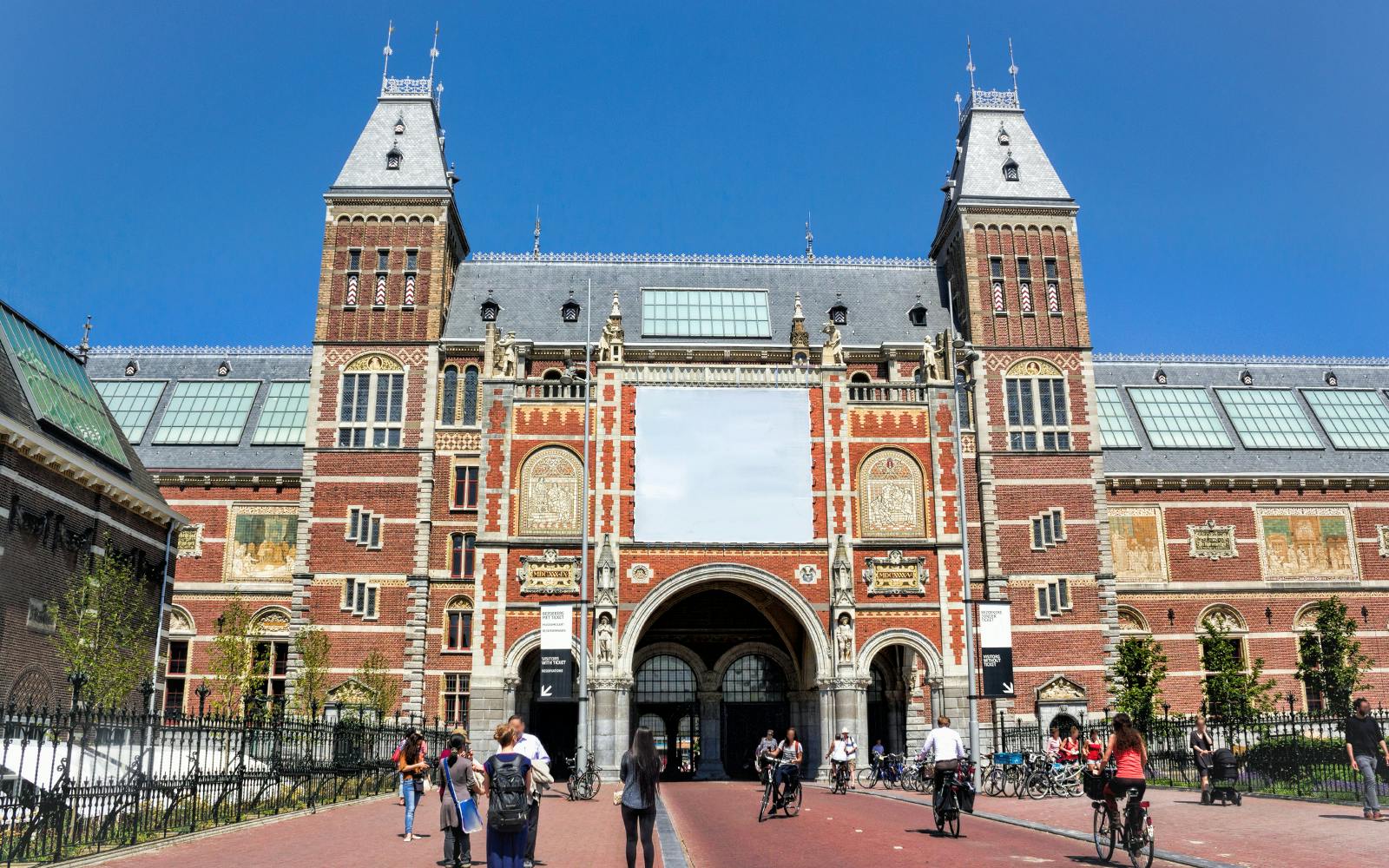 Professional Photoshoot at Rijksmuseum
Image 2