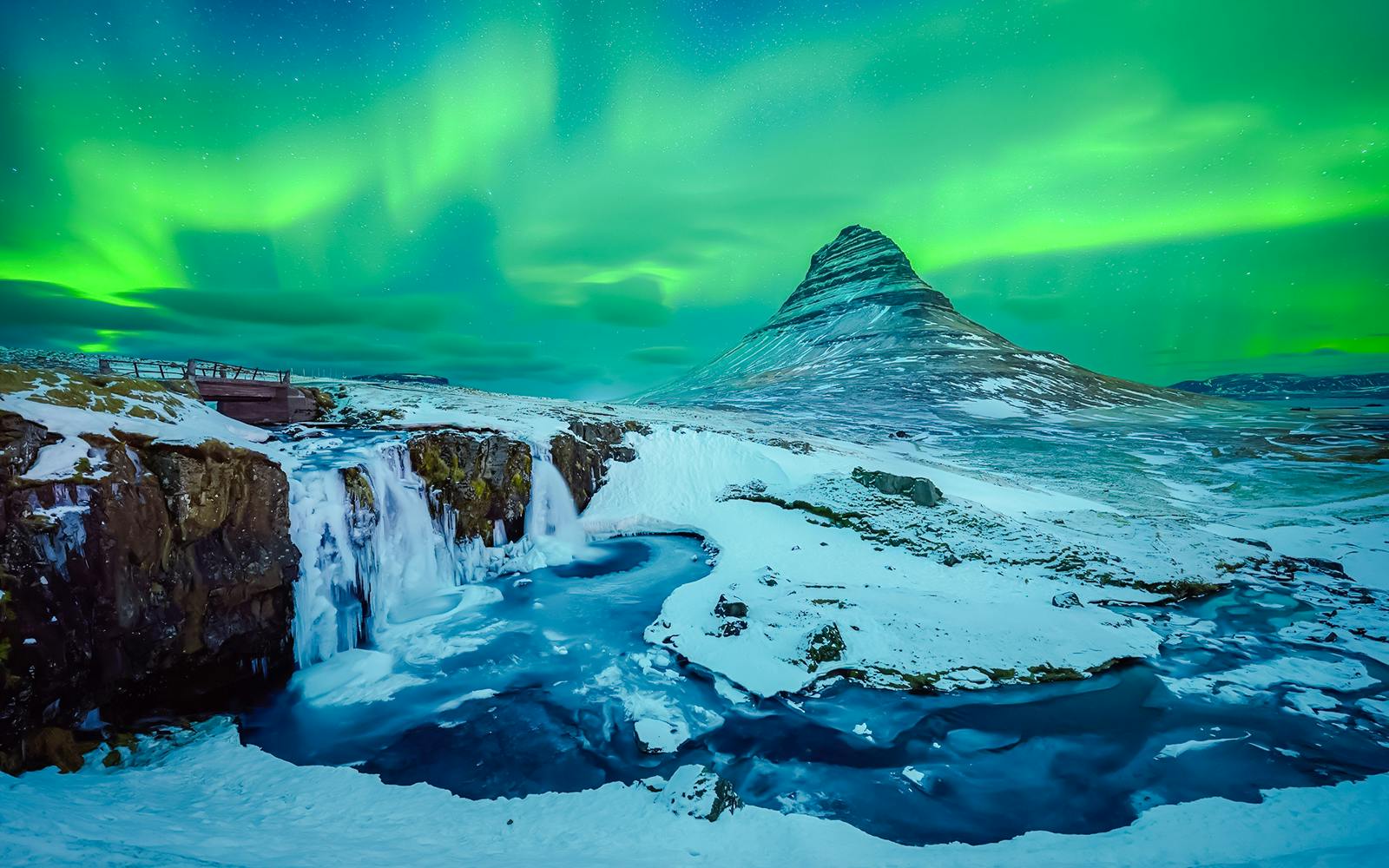 Reykjavik: Northern Lights Bus Tour with Chocolate & Surprise Gift
Image 6