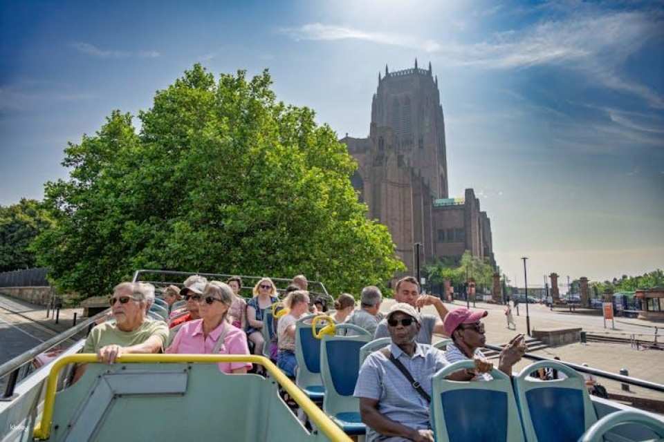 River cruise and sightseeing bus tour in Liverpool