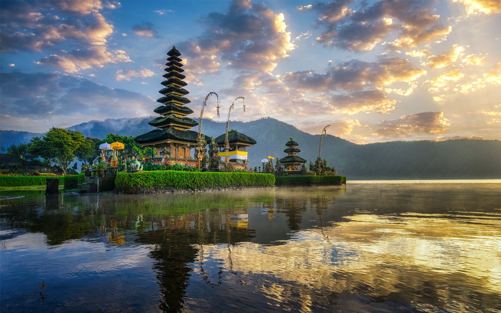 Sekumpul Waterfall & Temple Small-Group Tour: Ulun Danu Bratan, Taman Ayun Temple Image 10