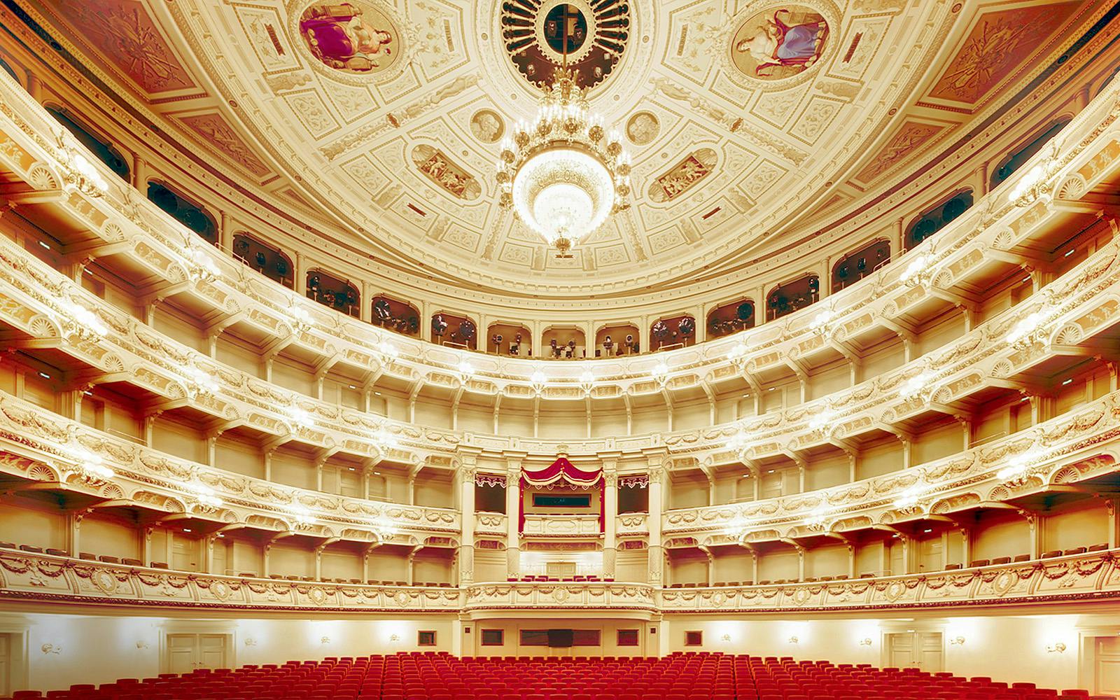 Semperoper Guided Tour for Families Image 1