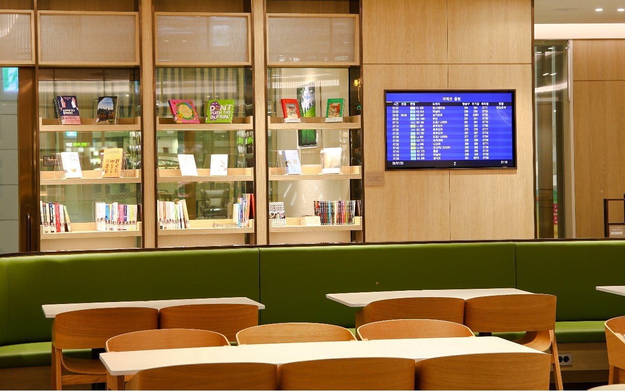 Seoul Incheon International Airport: SkyHub Lounge West at Terminal 2 Image 3