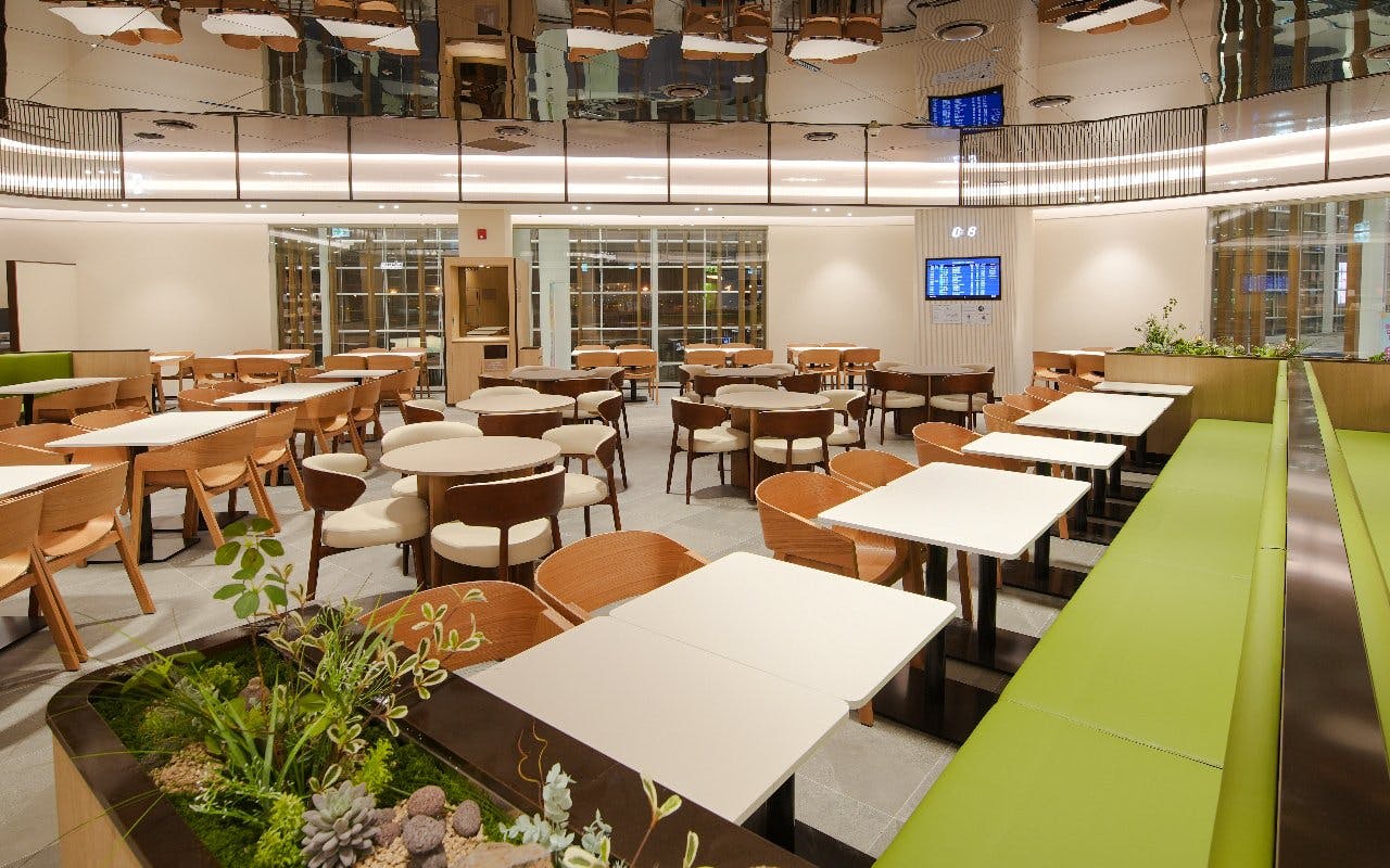 Seoul Incheon International Airport: SkyHub Lounge West at Terminal 2 Image 5