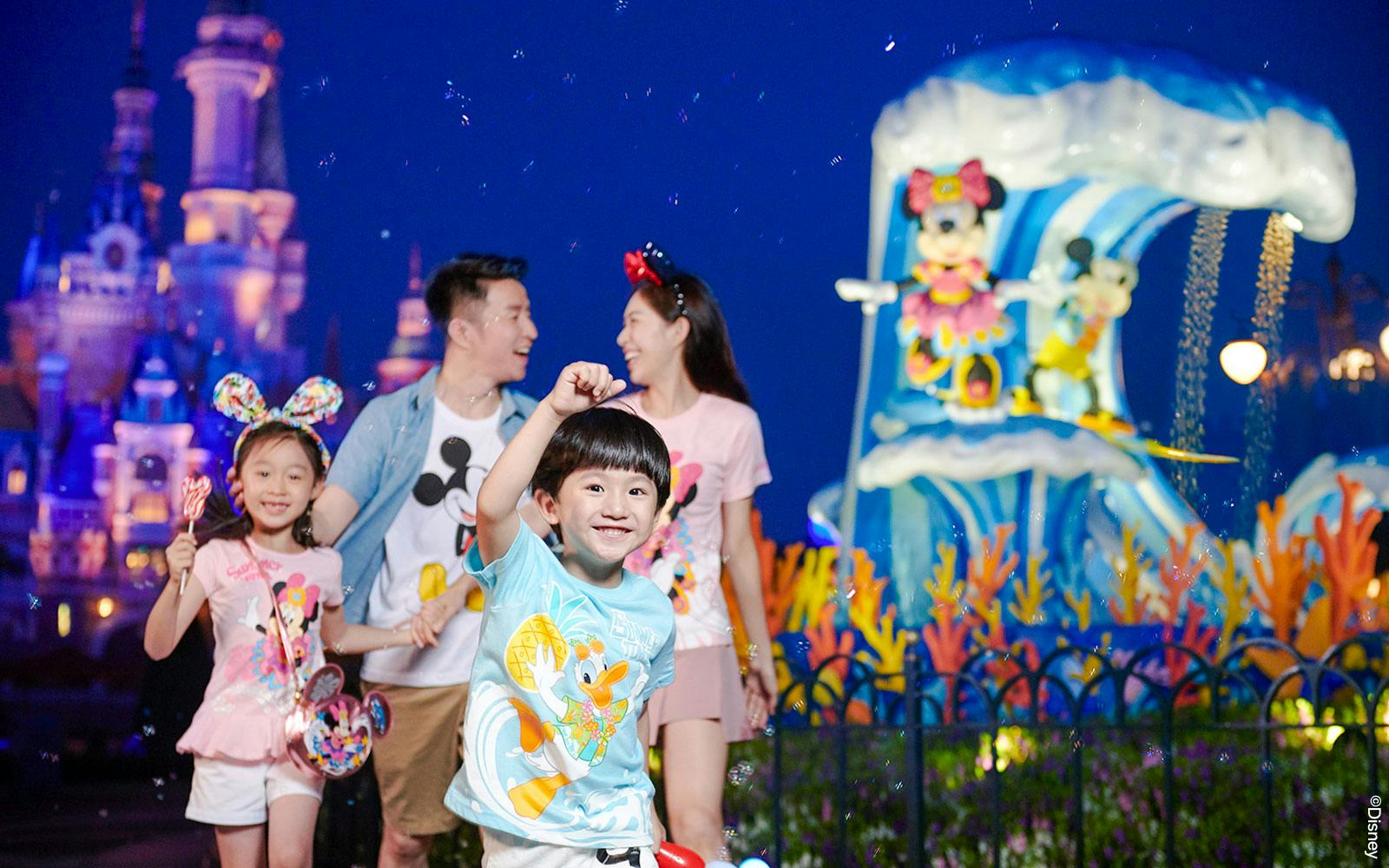 Shanghai Disneyland 1-Day Ticket with Premier Access (14 Attractions) Image 4