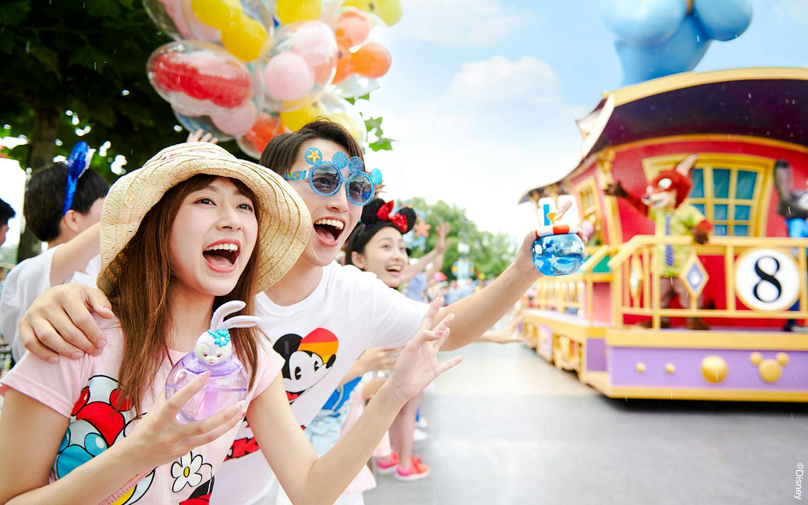 Shanghai Disneyland 1-Day Ticket with Premier Access (8 Attractions) Image 1