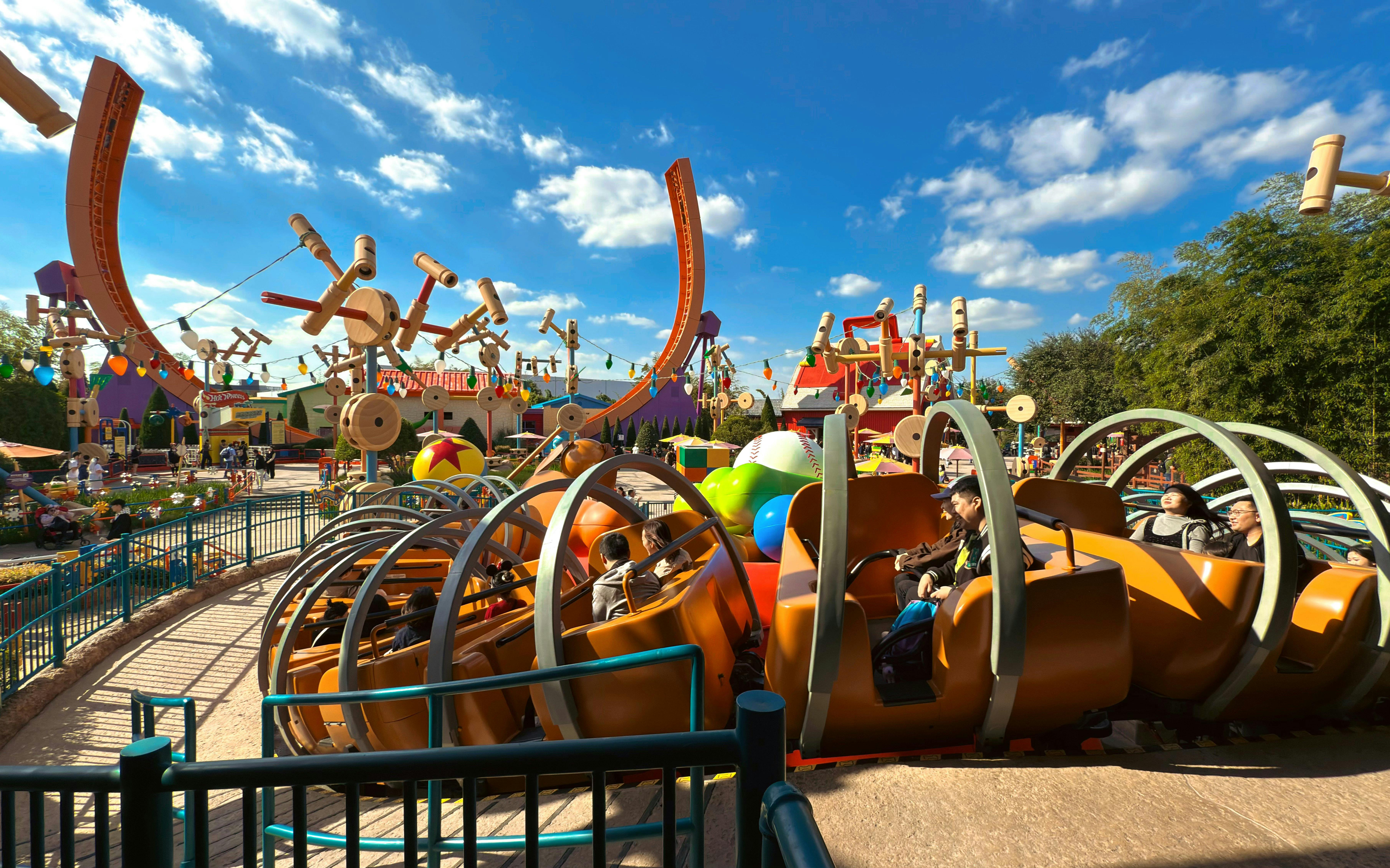 Shanghai Disneyland 1-Day Ticket with Unlimited Premier Access With Concierge Service (Min. 3 guests) Image 1
