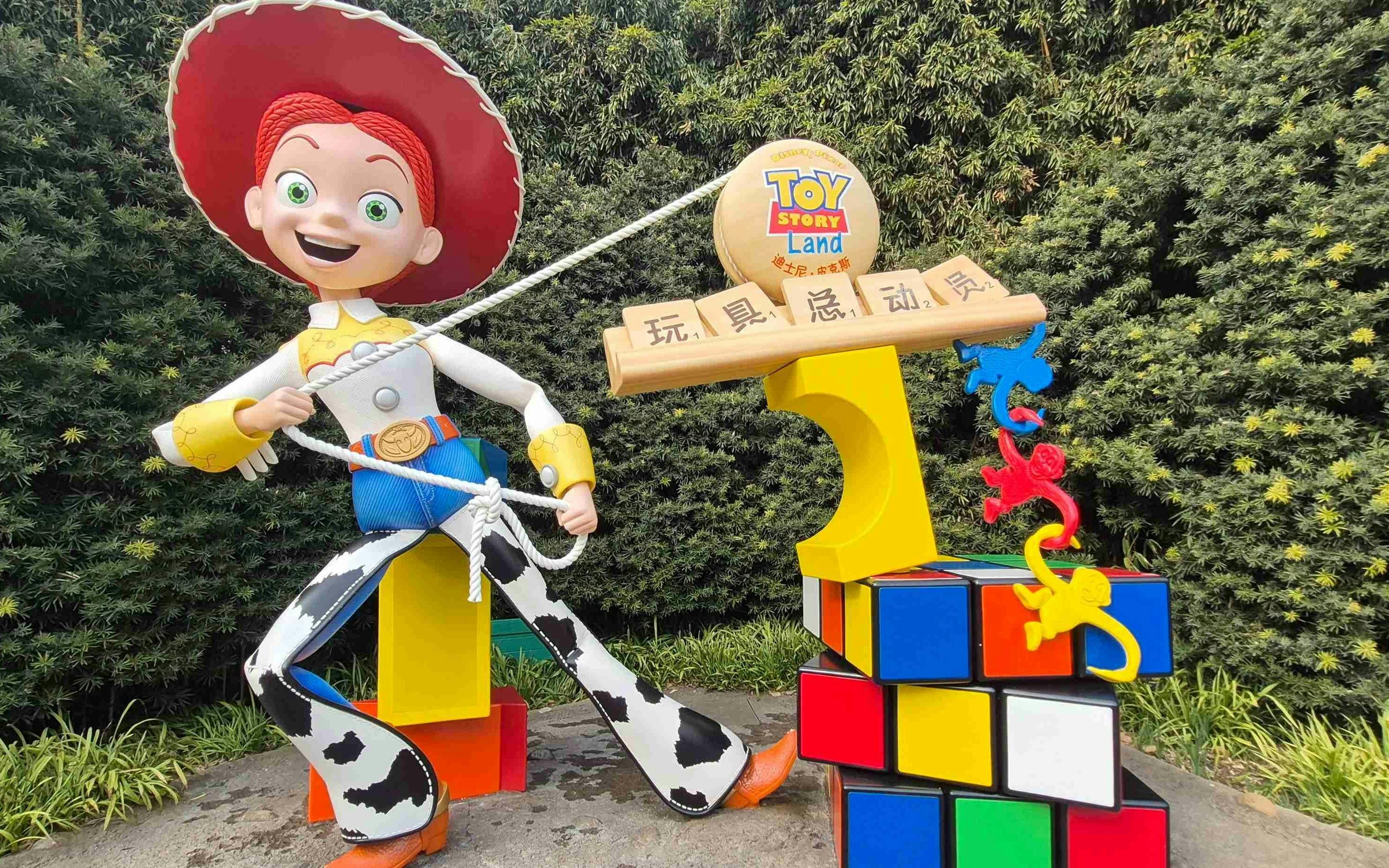 Shanghai Disneyland 1-Day Ticket with Unlimited Premier Access With Concierge Service (Min. 3 guests) Image 4