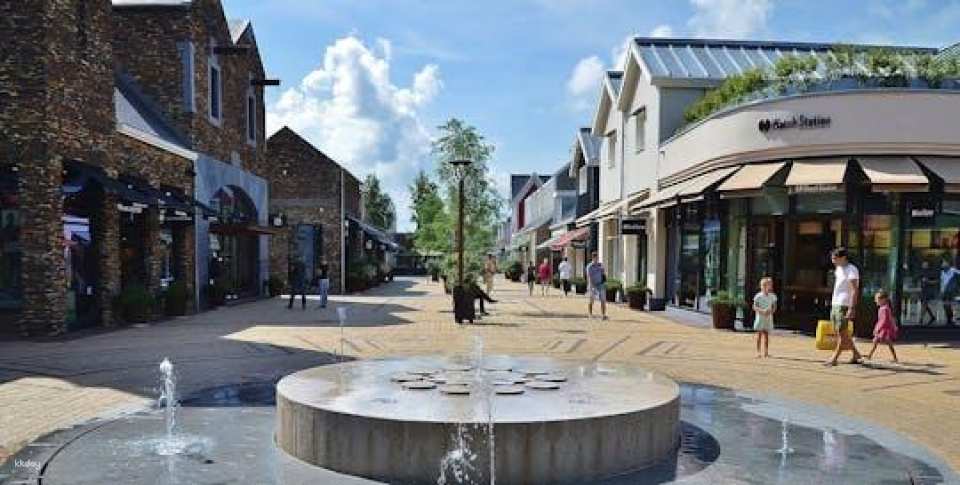 Shopping experience at Bataviastad Fashion Outlet with private transportation