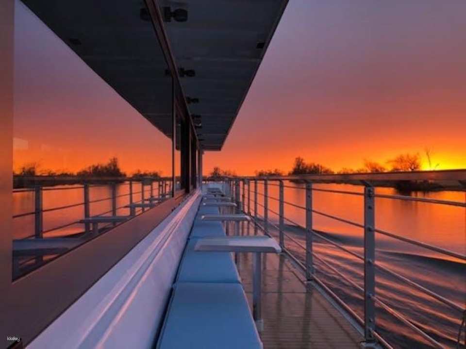 Solar-powered sunset cruise on Berlin's Spree River