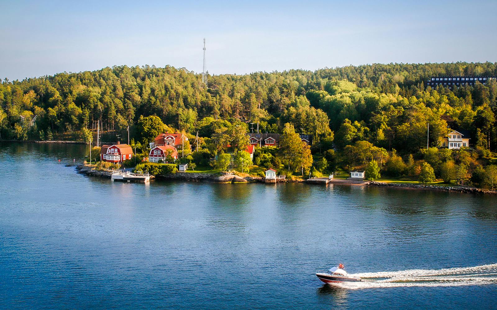 Stockholm: Archipelago Guided Boat Tour on Historic Ship with Fika (coffee break) Image 4