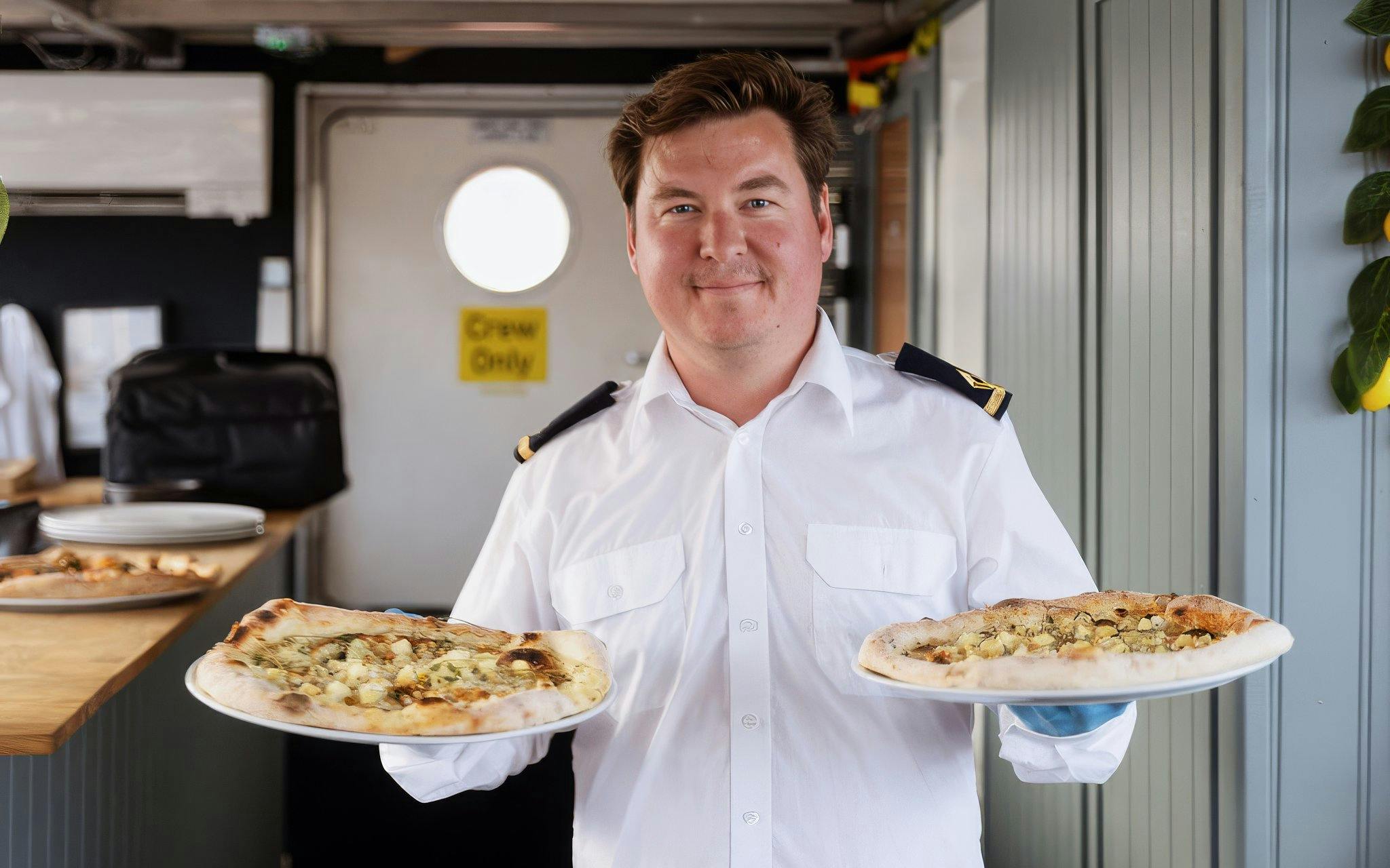 Stockholm: City Sightseeing Cruise with Fresh Pizza Image 5