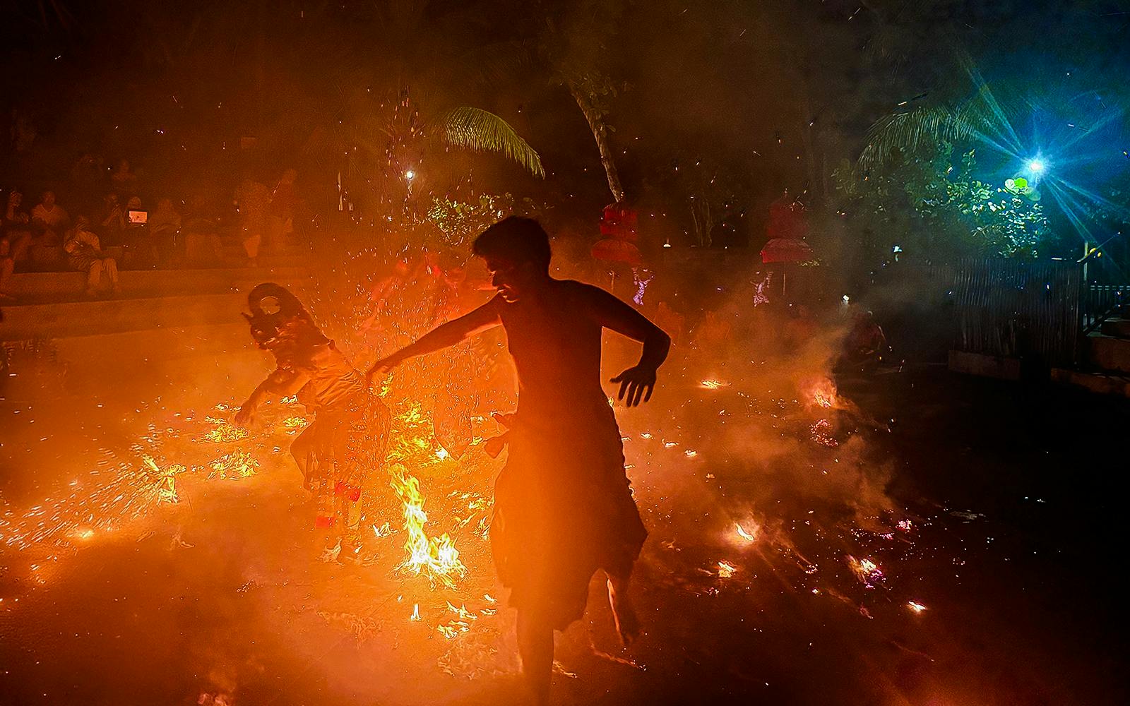 Tanah Lot Temple: Kecak & Fire Dance Show Tickets and Tours


 Image 7