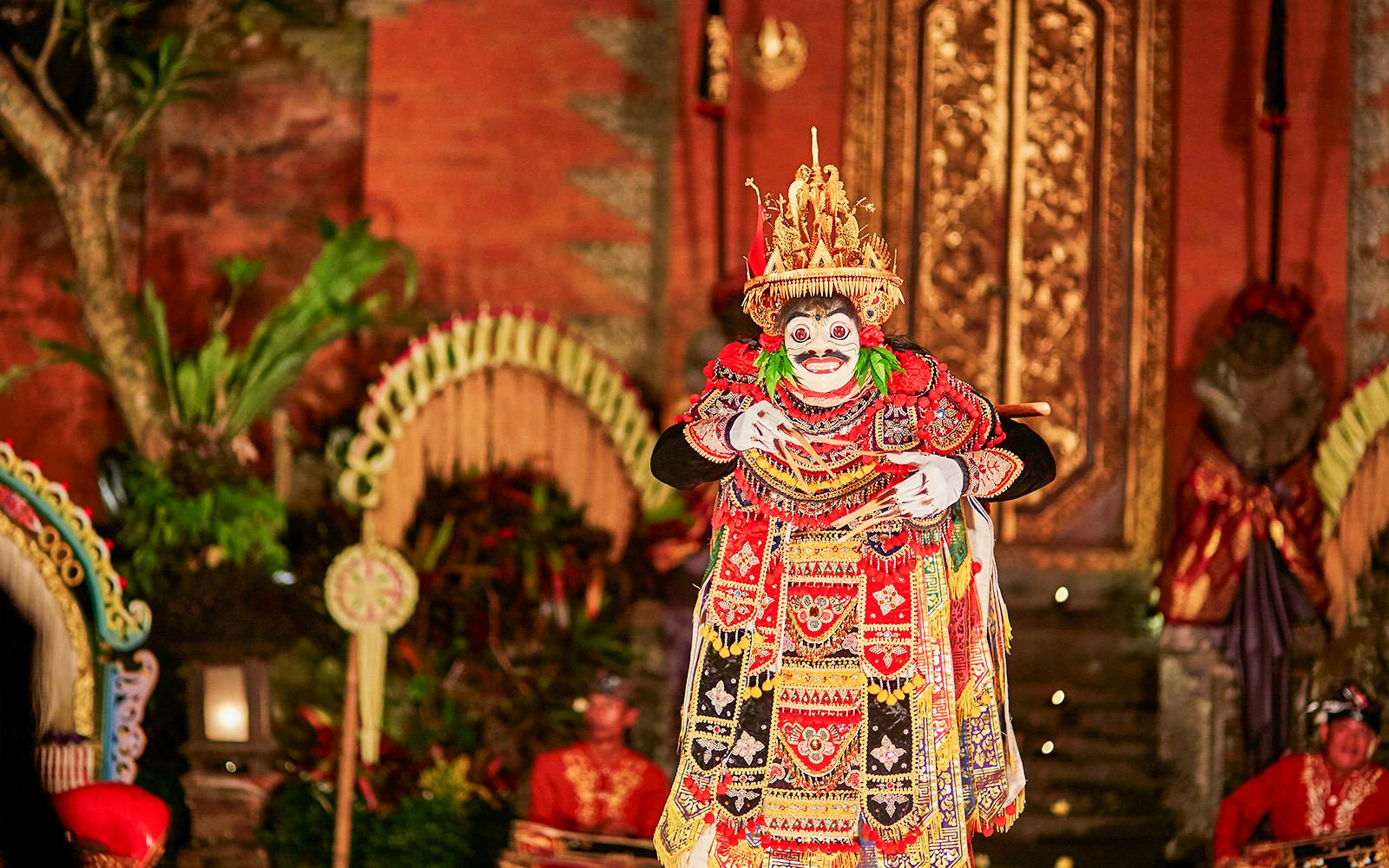 Tickets to Legong Dance Show at Ubud Palace Image 8