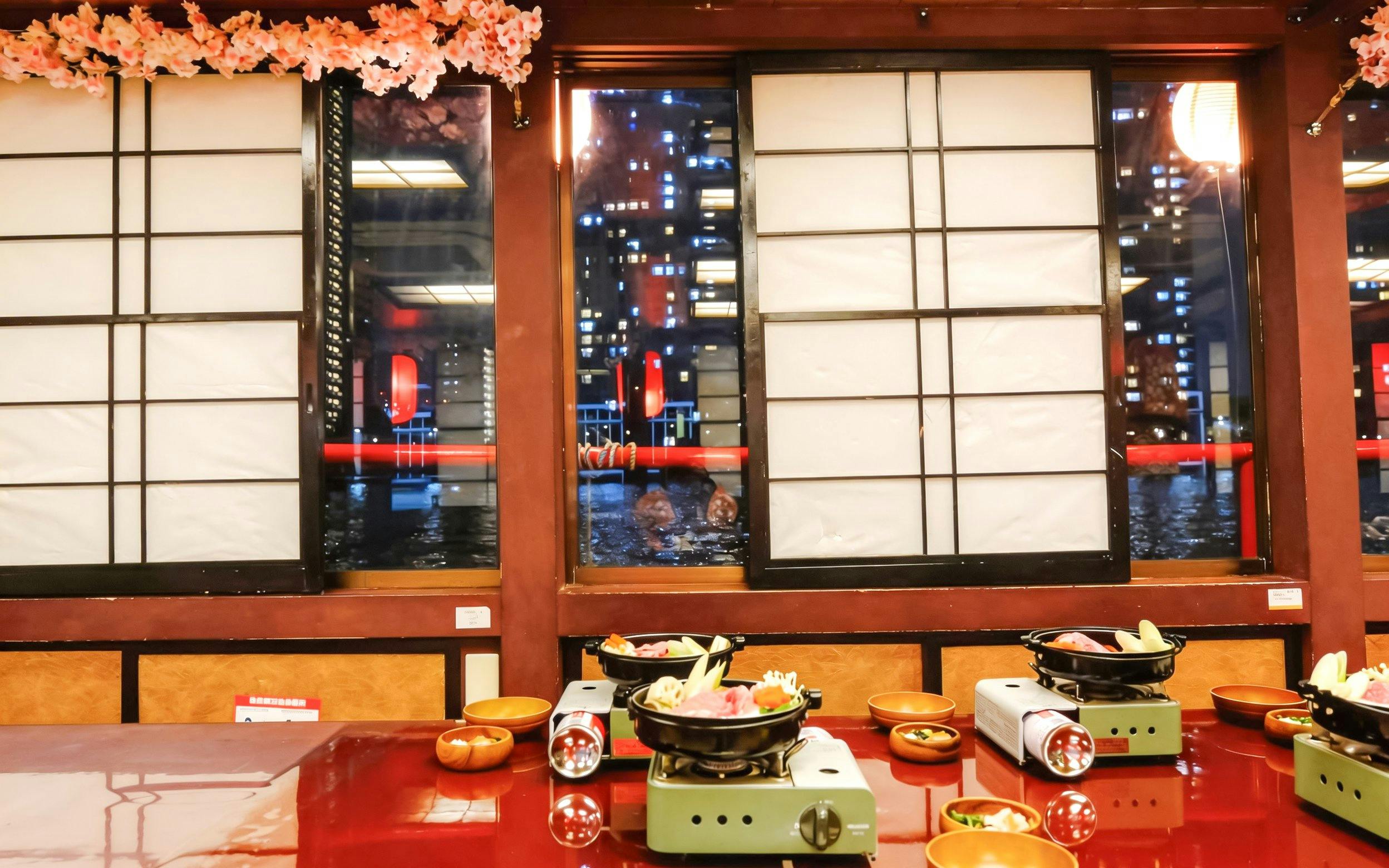 Tokyo Night Tour: Dinner cruise,Tokyo Tower,Tsukiji & Shinjuku Image 5