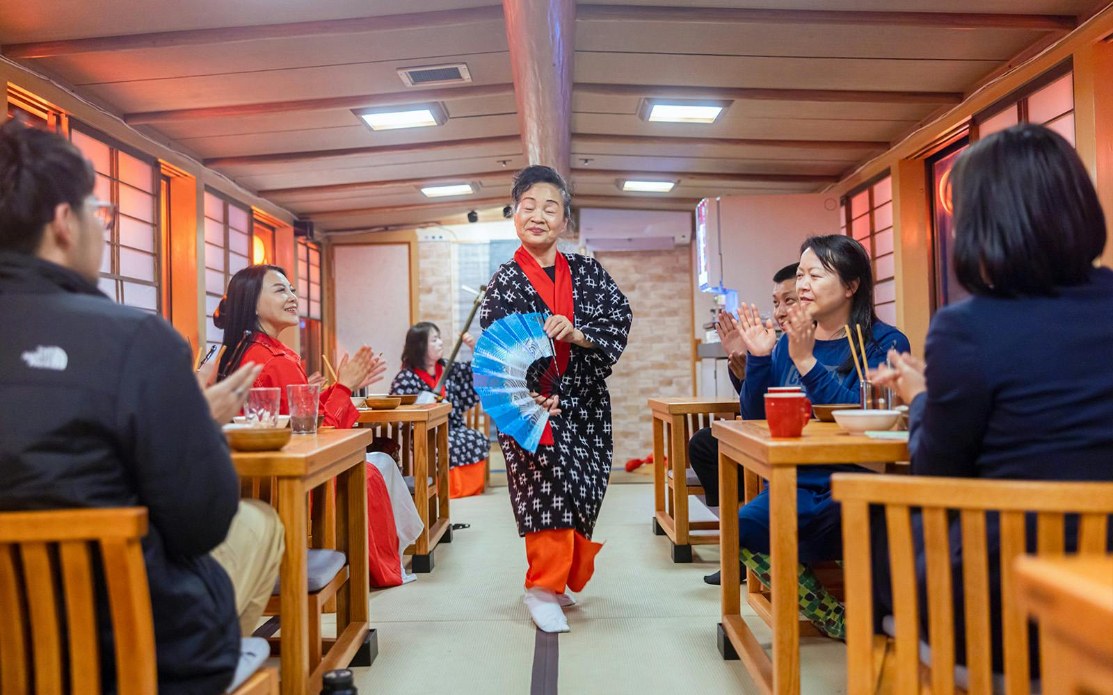 Traditional Yakatabune Hot Pot Cruise with Shamisen Show & Tokyo Tower Entry Image 3