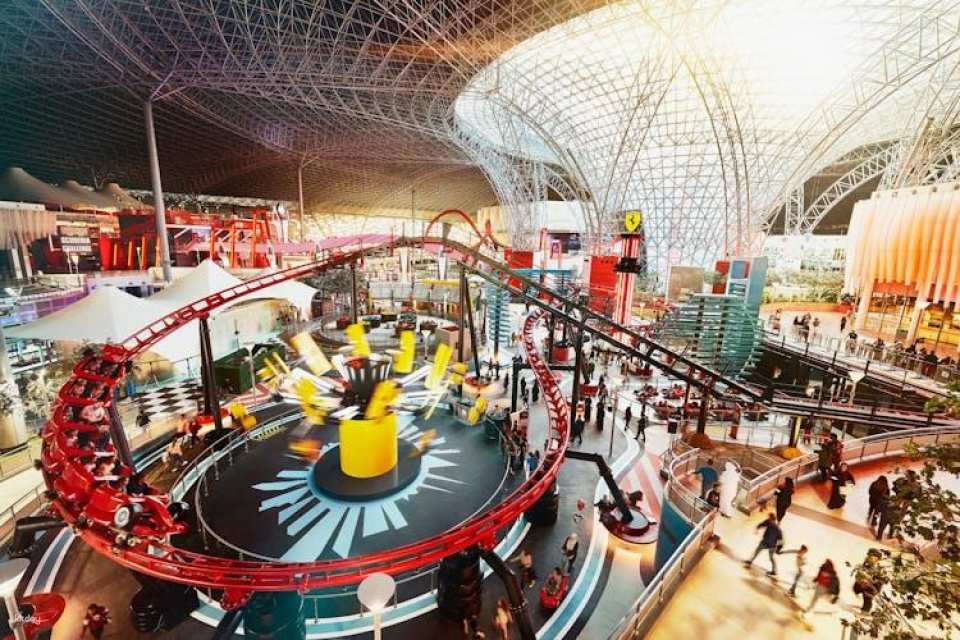 Yas Island Abu Dhabi, access to 4 parks