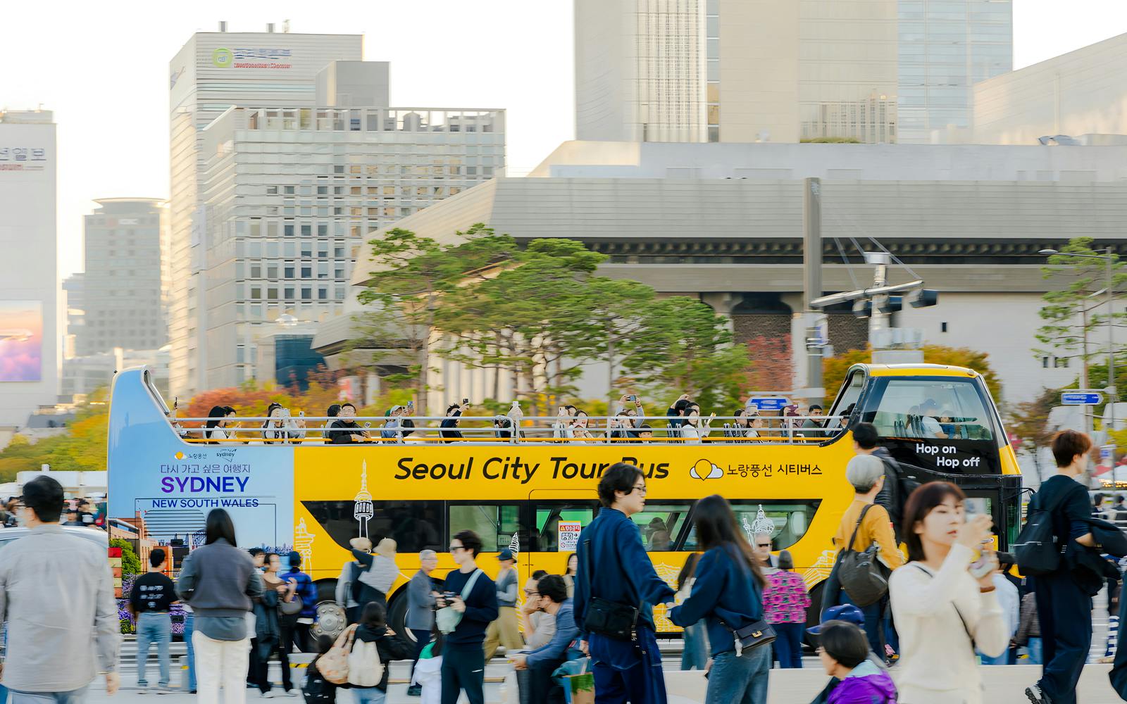 Yellow Balloon City Bus: Dongdaemun Hop-on Hop-off Bus Tour Image 3