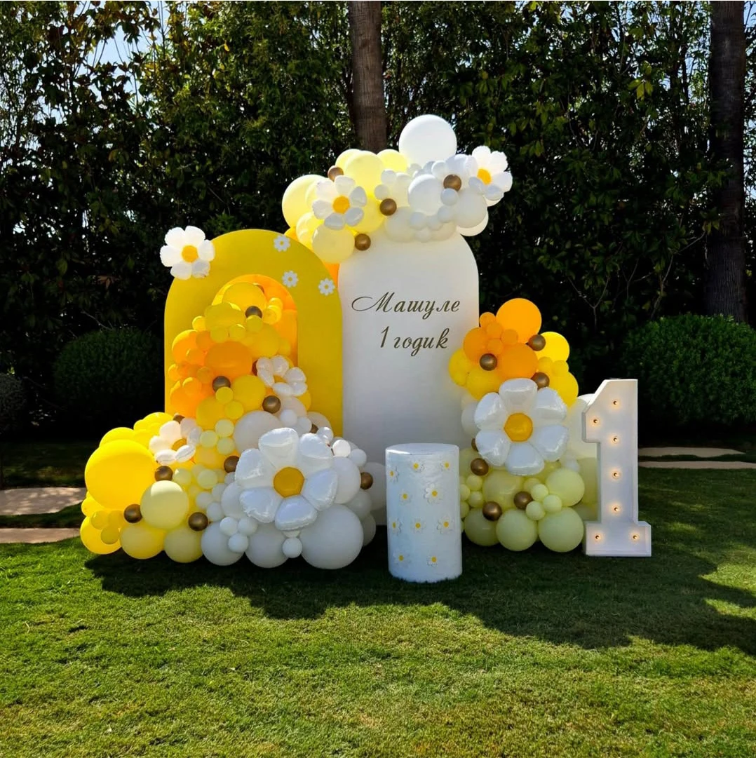 Flower Garden Balloon Ring Birthday Setup