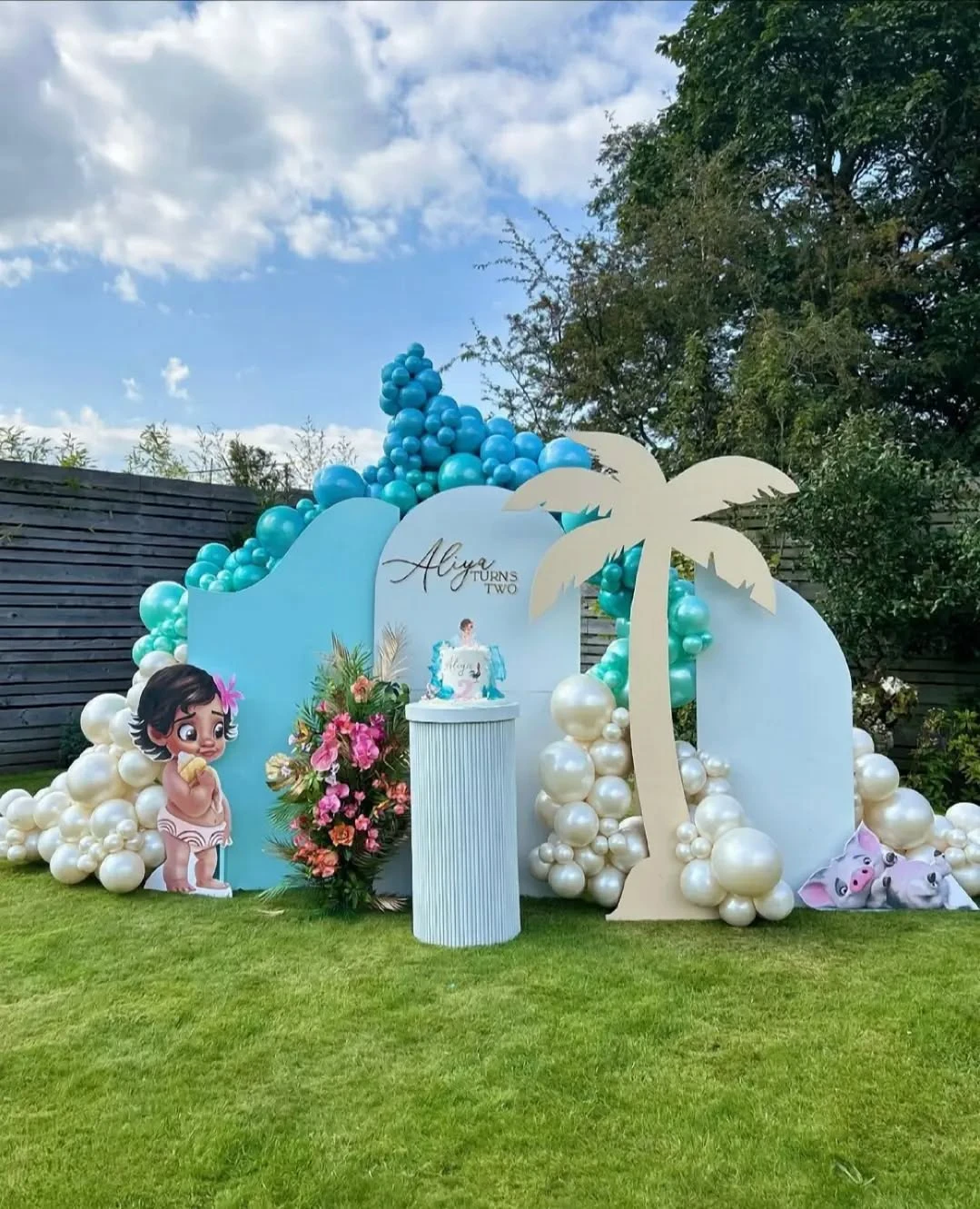 Mohona Graceful Birthday Balloon Ring Setup