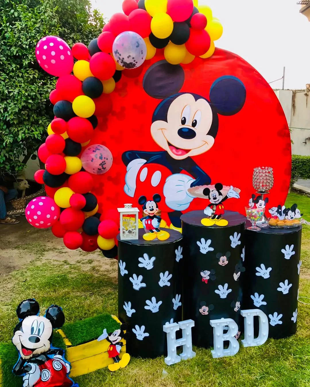 Mickey Mouse Party Balloon Ring Arrangement