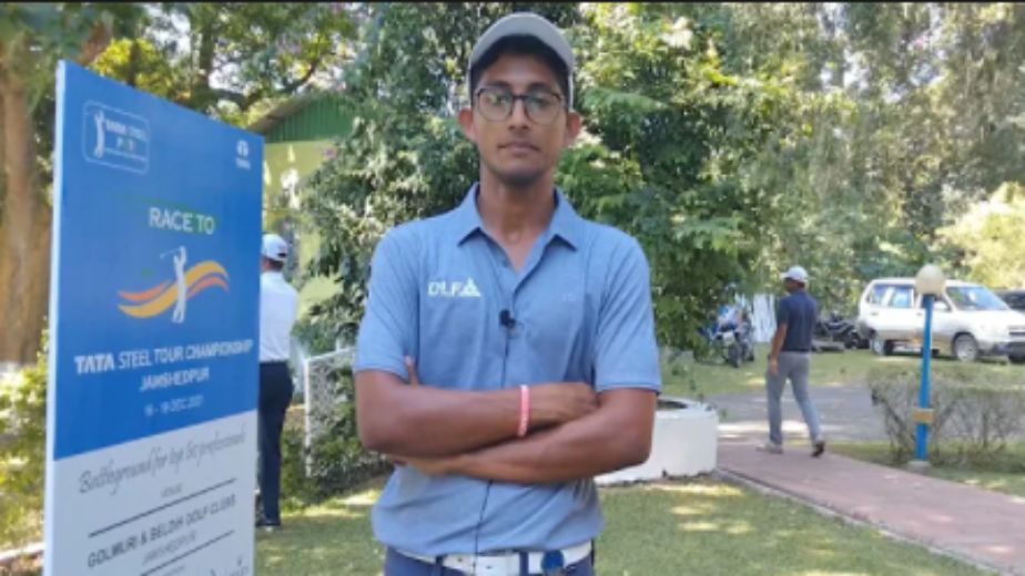Rookie Kartik Sharma storms into lead at Pune Open