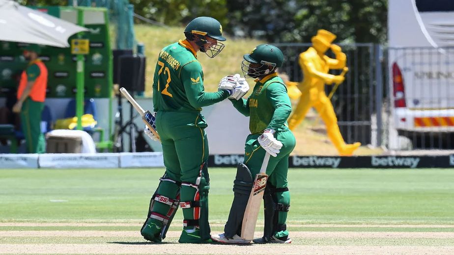 South Africa post 296-4 against India in 1st ODI