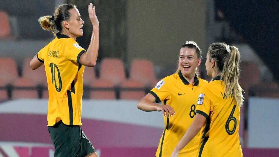 Australia down Thailand to stay perfect, top Group B