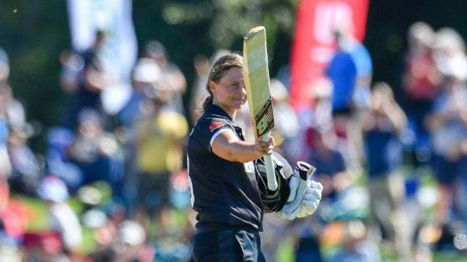 Bates' 12th ton, Rowe's five-for power NZ to 71-run win over Pakistan
