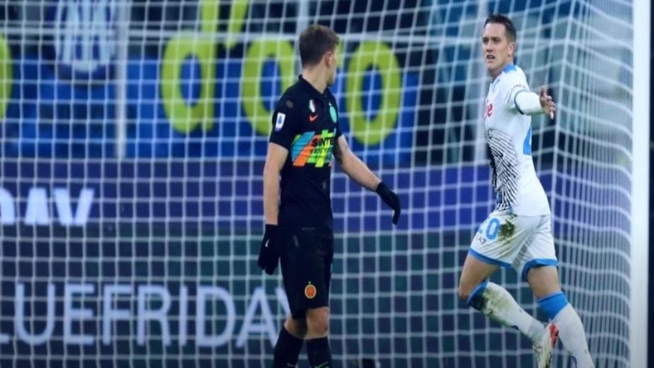 Serie A: AC Milan and Napoli both suffer their first losses of the season as Inter close in on the leaders