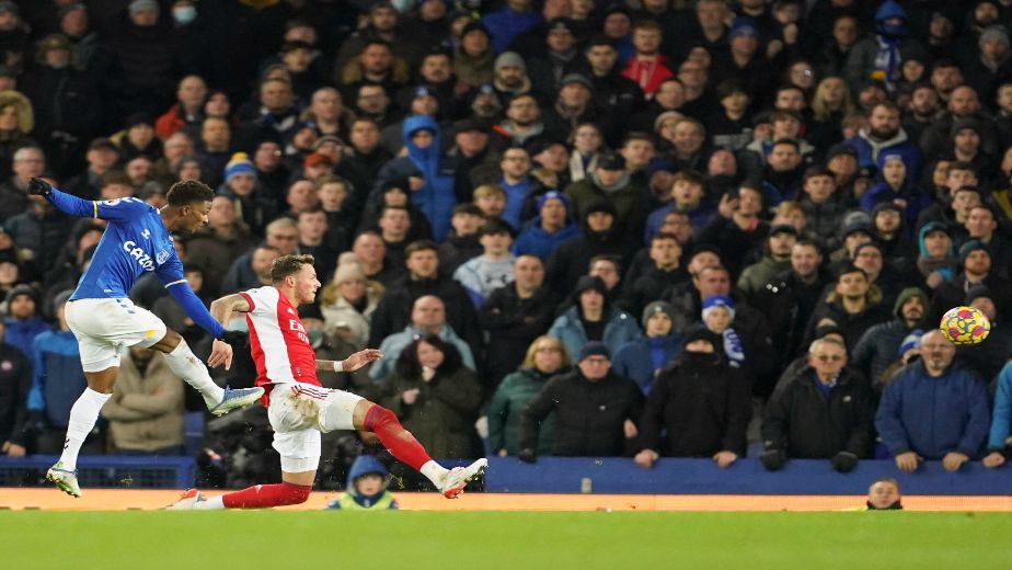 Everton get much needed three points after Demarai Gray’s late strike against Arsenal