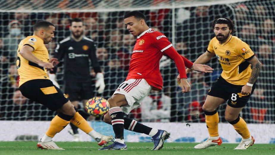 Disjointed Manchester United lose to Wolves in another lackluster performance