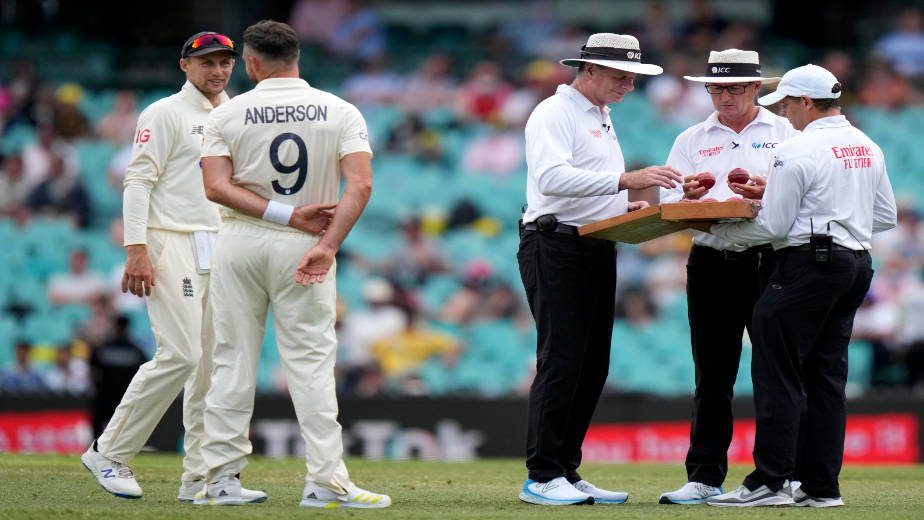 Australia 126/3 at the end of rain affected day 1 after winning the toss