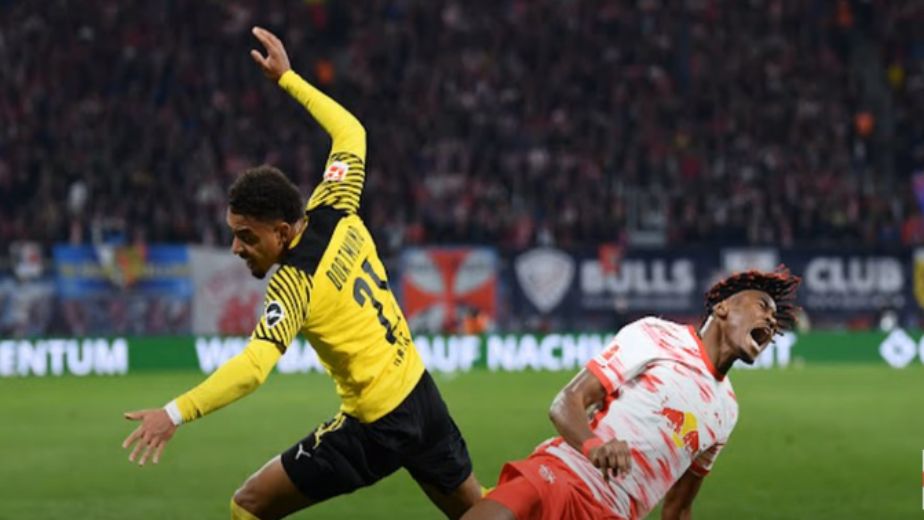 Bundesliga: Bayern look to extend their lead as Dortmund play catch up
