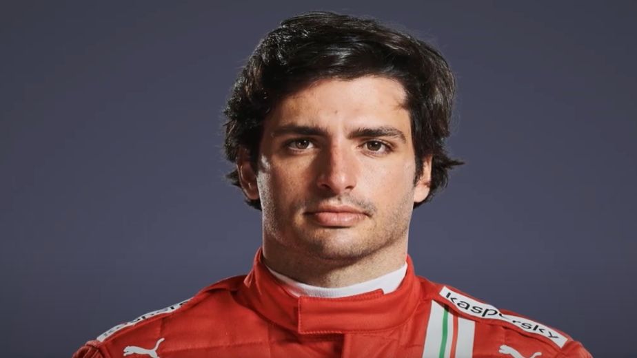 Carlos Sainz extends contract with Scuderia Ferrari until 2024
