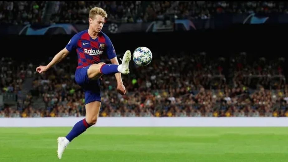 Frenkie De Jong linked with a shocking move to Manchester United
