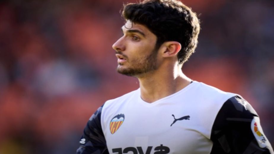 Goncalo Guedes is set to sign for Wolves for £35 million