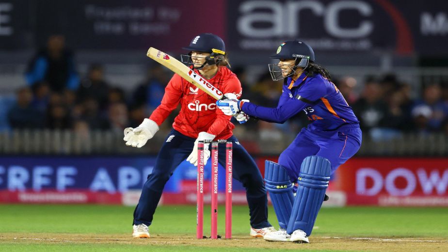 Indian women win 2nd T20I by 8 wickets to level series