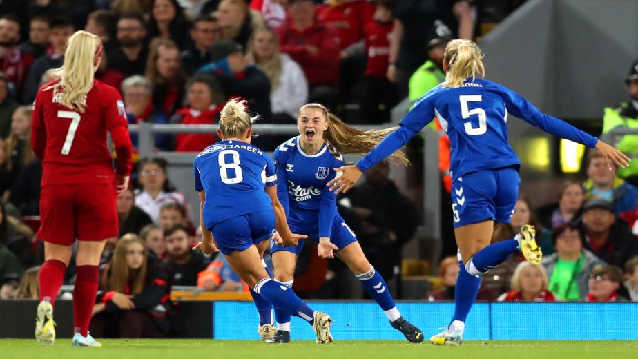 WSL: Everton defeat Liverpool while Chelsea overcome Manchester City