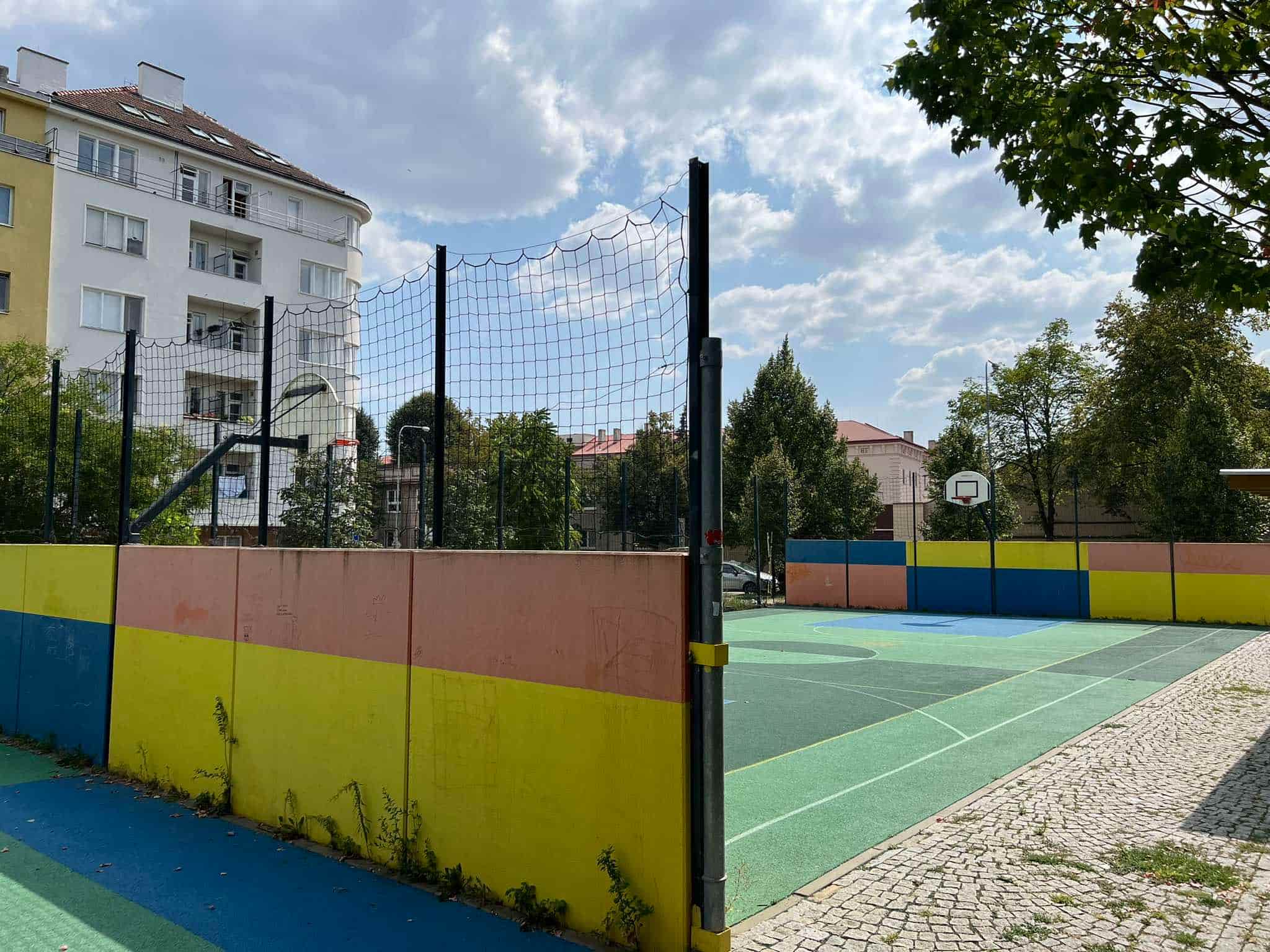 Basketbalové hřiště Kartouzská – Brno