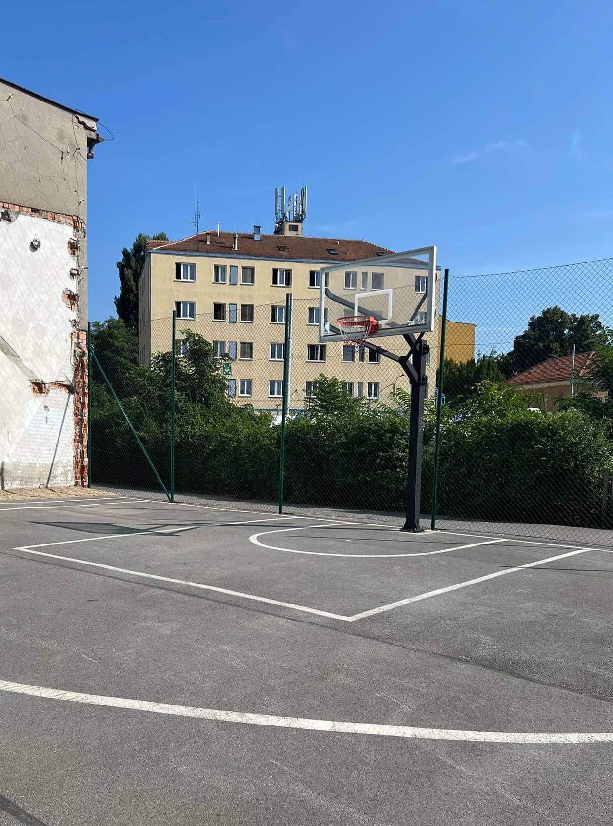 Basketbalové hřiště Vlněna basket – Brno