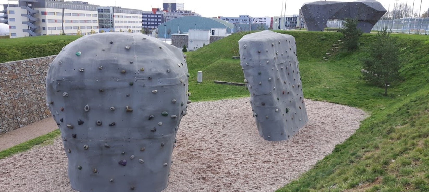 Boulderingová stěna Venkovní boulder VUT – Brno