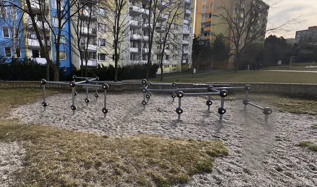 Parkour na dětském hřišti
