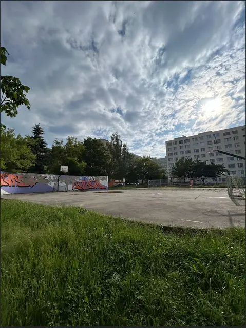 Basket Španielova 4