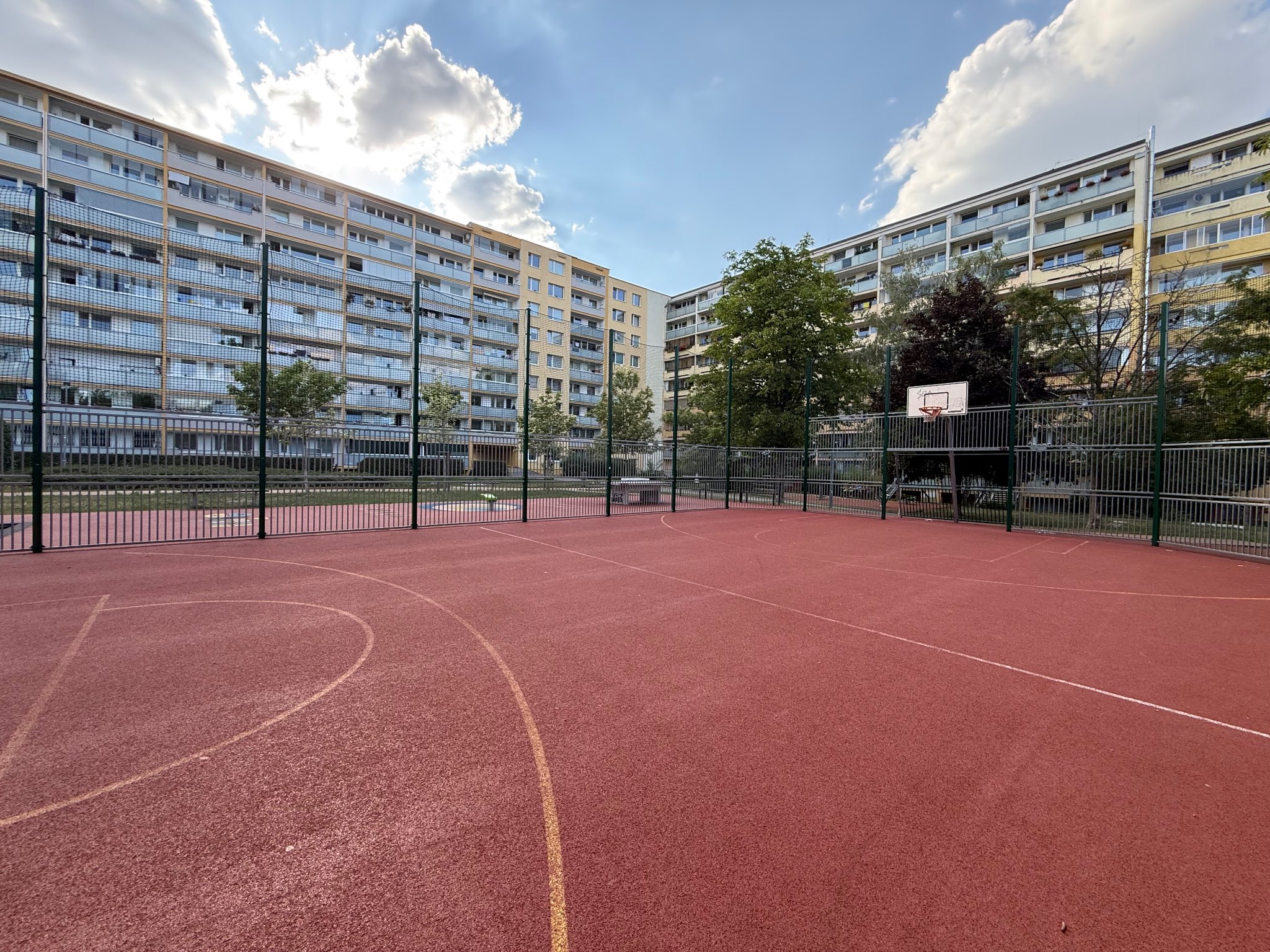 Basketbalové hřiště Basket Suchý vršek – Praha