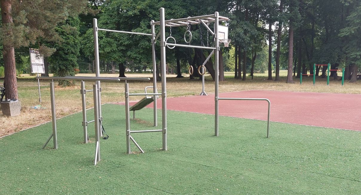 Workoutové hřiště Workout Choceňský park – Choceň