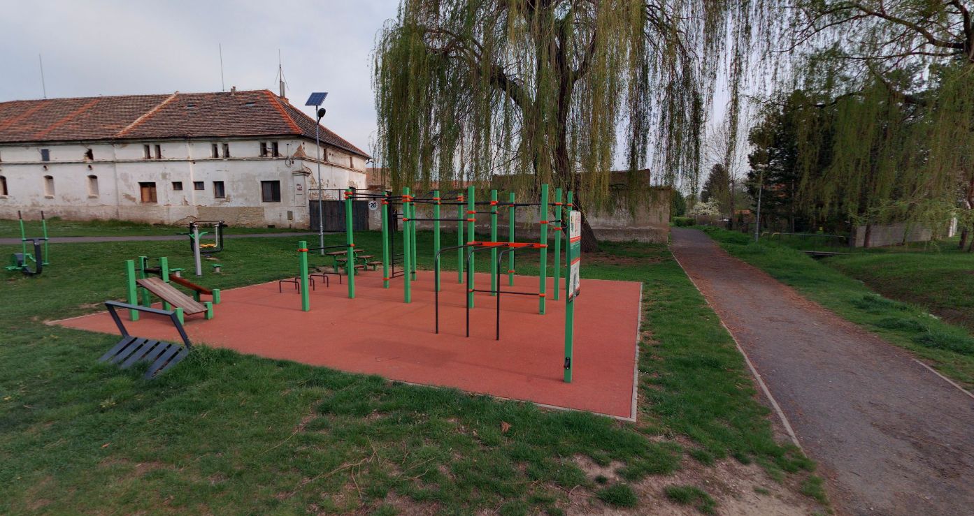 Workoutové hřiště Workout Vodochody – Straškov-Vodochody