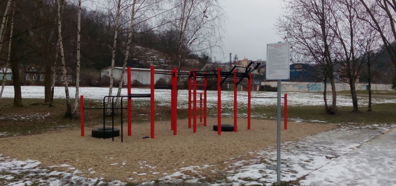 Workoutové hřiště Workout V Luhu – Kralupy nad Vltavou