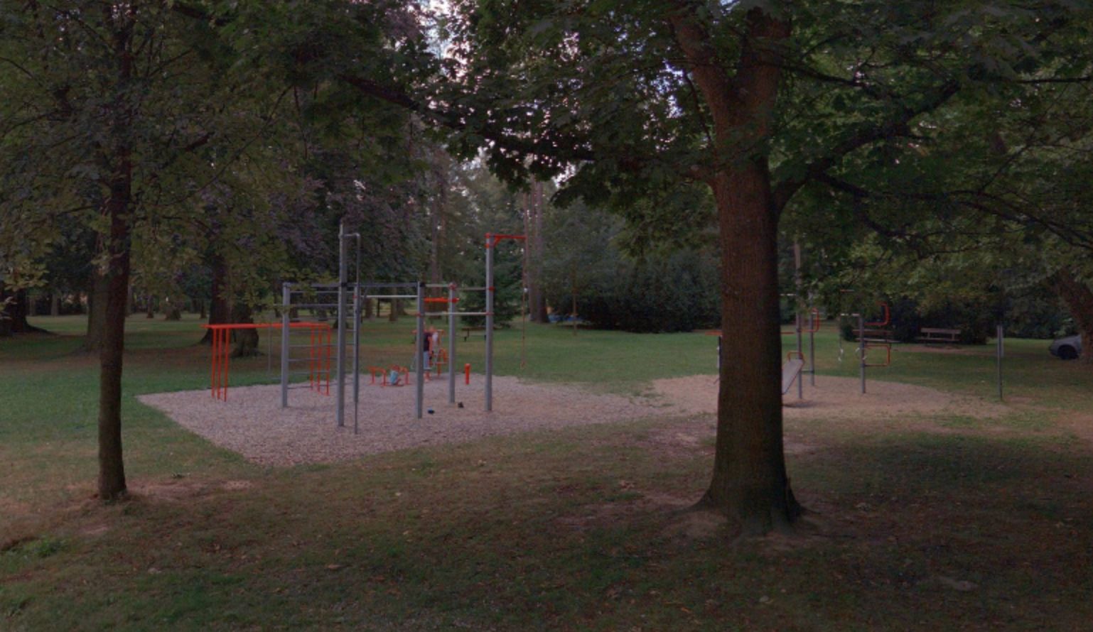 Workoutové hřiště Workout Schulzovy sady – Dvůr Králové nad Labem