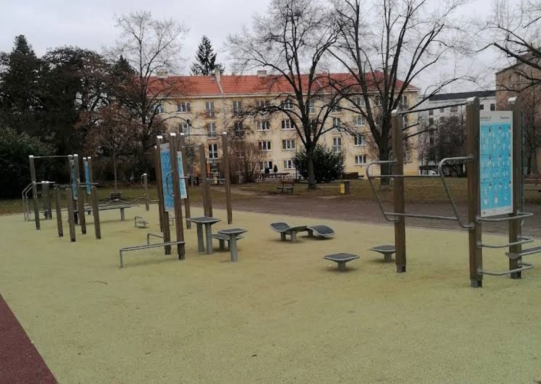 Workoutové hřiště Workout Vršovický svah – Praha