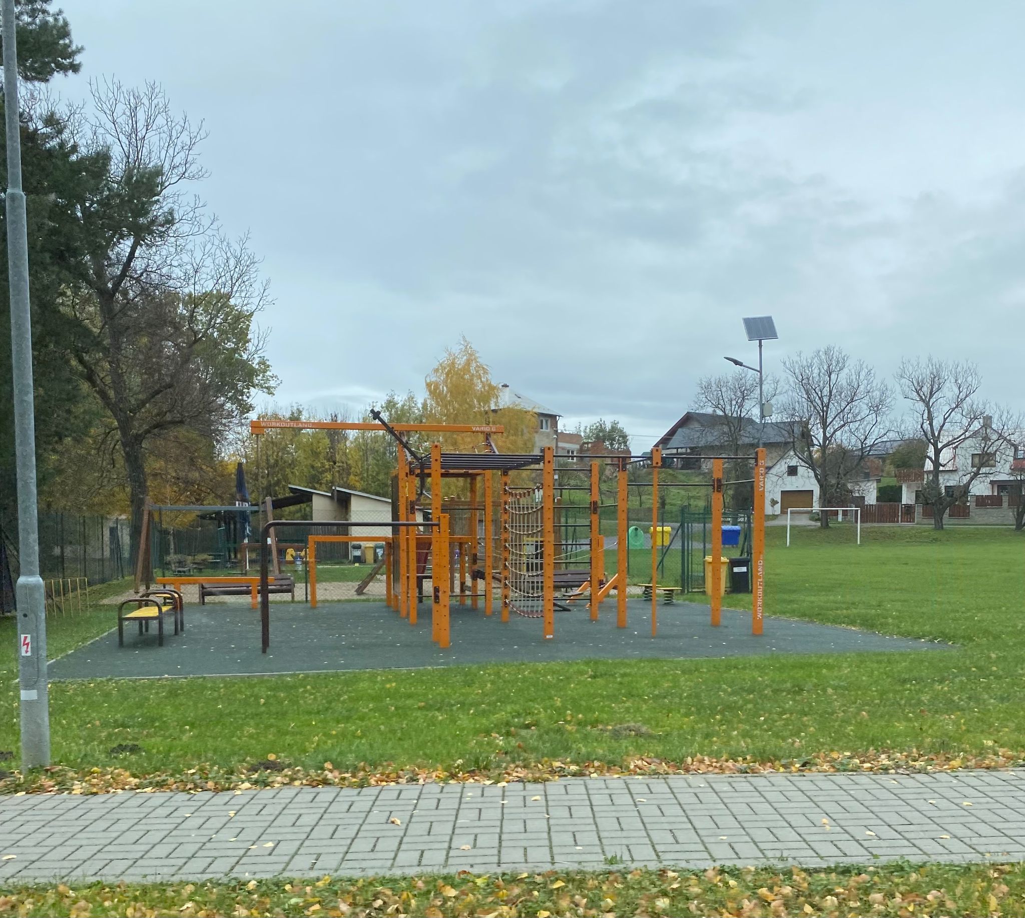 Workoutové hřiště Workout Brusné – Brusné